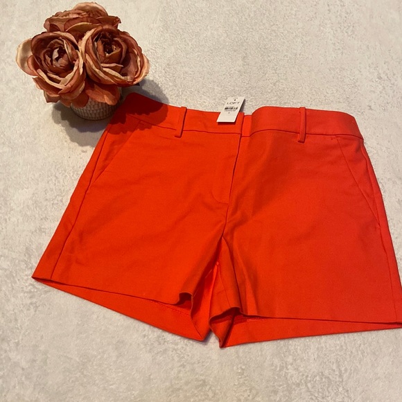 LOFT Pants - LOFT NWT THE RIVIERA SHORT Size 4